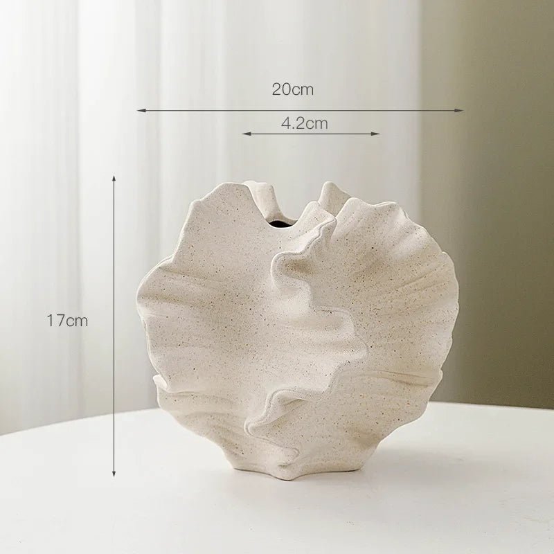 Nordic Ceramic Vase with Irregular Curves – Petal-Inspired Design for Stunning Flower Arrangements and Chic Home Décor