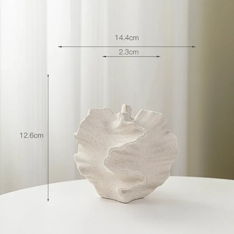 Nordic Ceramic Vase with Irregular Curves – Petal-Inspired Design for Stunning Flower Arrangements and Chic Home Décor