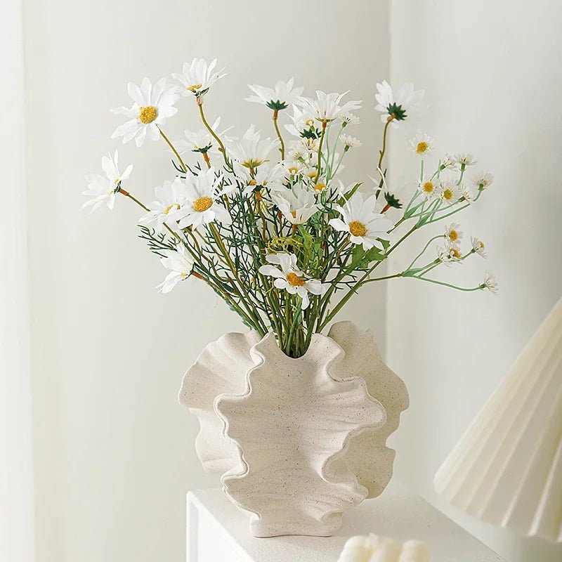 Nordic Ceramic Vase with Irregular Curves – Petal-Inspired Design for Stunning Flower Arrangements and Chic Home Décor
