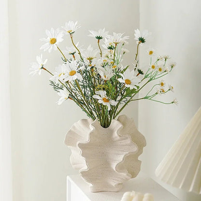 Nordic Ceramic Vase with Irregular Curves – Petal-Inspired Design for Stunning Flower Arrangements and Chic Home Décor