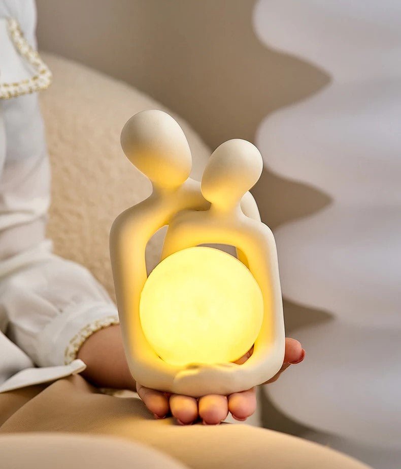 Nordic Couple Statue Table Lamp – Ceramic Bedroom Décor for Lovers, Heartwarming Valentine's Day Gift, and Cozy Home Accent