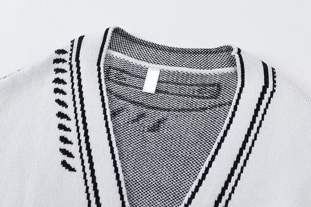 Printed Graffiti V-Neck Knitted Cardigan – Oversized Single-Breasted Jacket for Chic Autumn & Winter Fashion