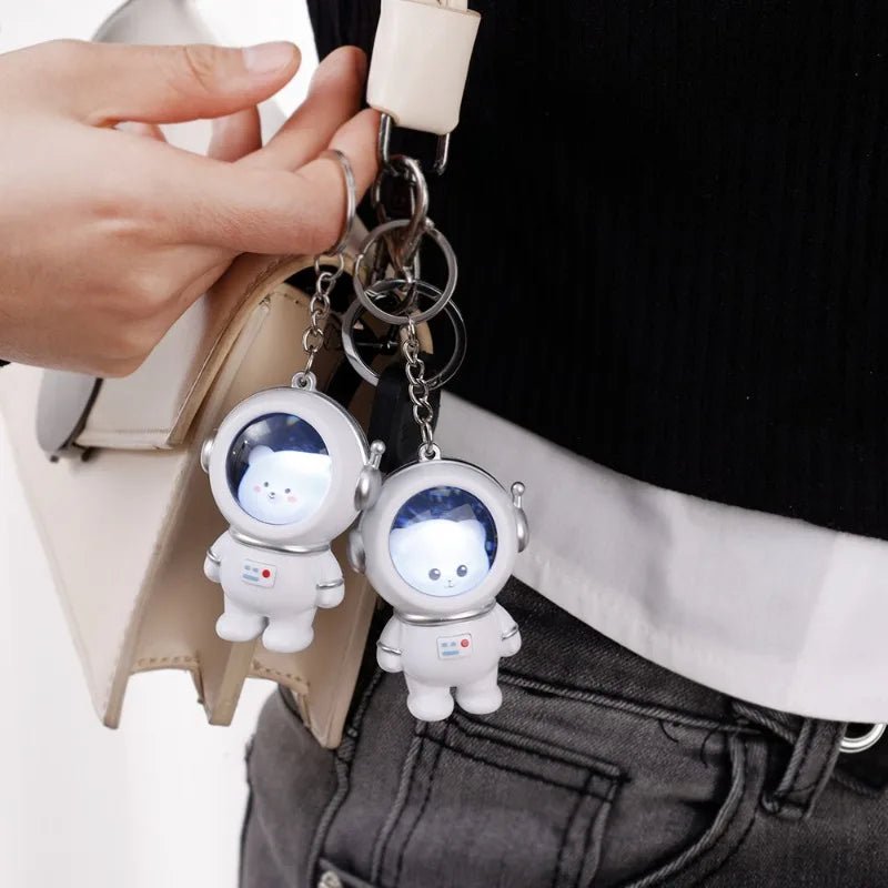 Spaceman Light Glowing Keychain – Adorable Space Bear with Starry Night Light! Perfect Bag Charm & Luminous Accessory for Dreamy Adventures