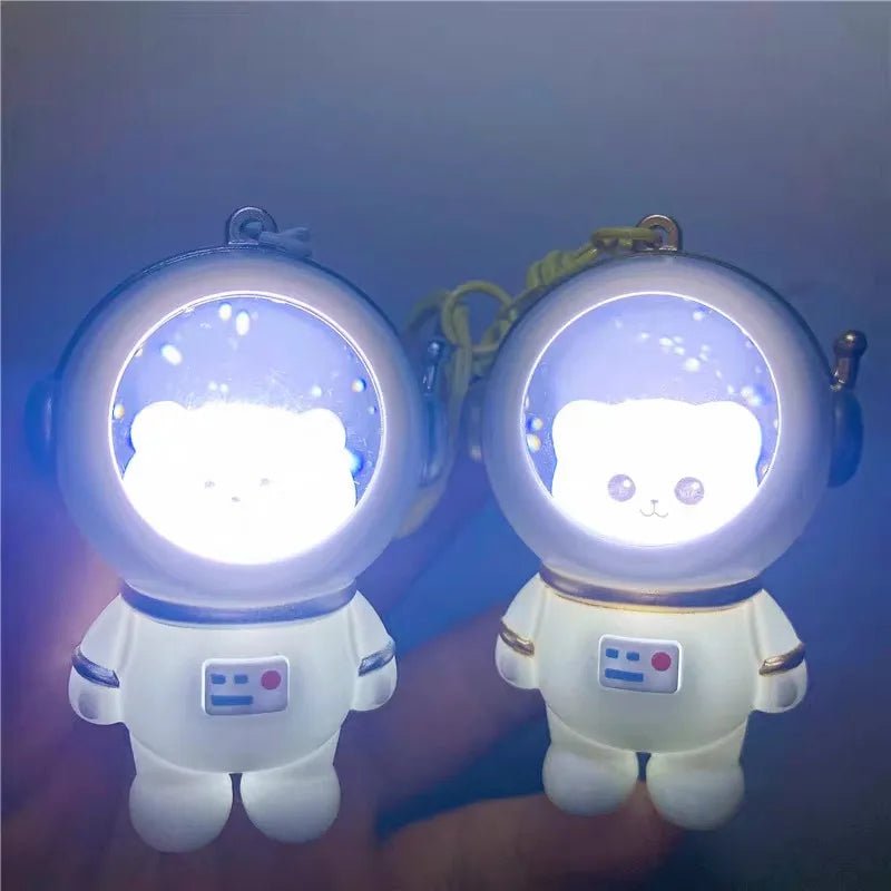 Spaceman Light Glowing Keychain – Adorable Space Bear with Starry Night Light! Perfect Bag Charm & Luminous Accessory for Dreamy Adventures
