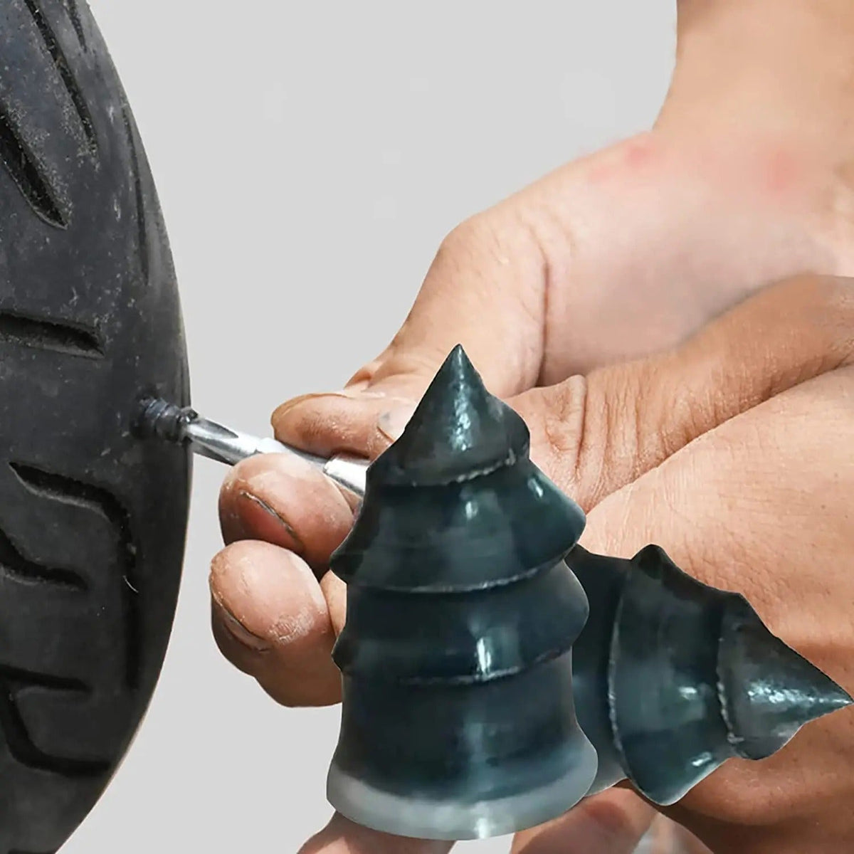 Screw-In Tire Plugs – Tire Repair Kit for Tubeless Car, Light Truck, Motorcycle and Scooter Tires (Tire Puncture Sealing Nail)