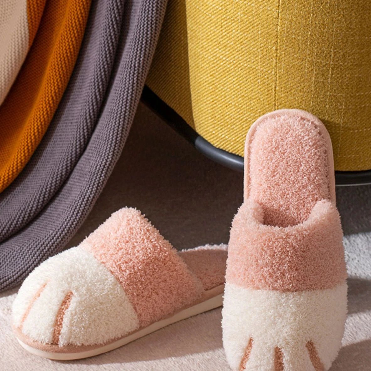 Winter Cat Paw Fur Indoor Slippers – Cozy & Cute Plush, Warm, and Mute Indoor Slides for Women, Perfect for Winter Comfort